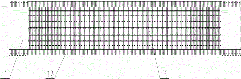 Surface cleaning device for metal plate strips and suction roller thereof