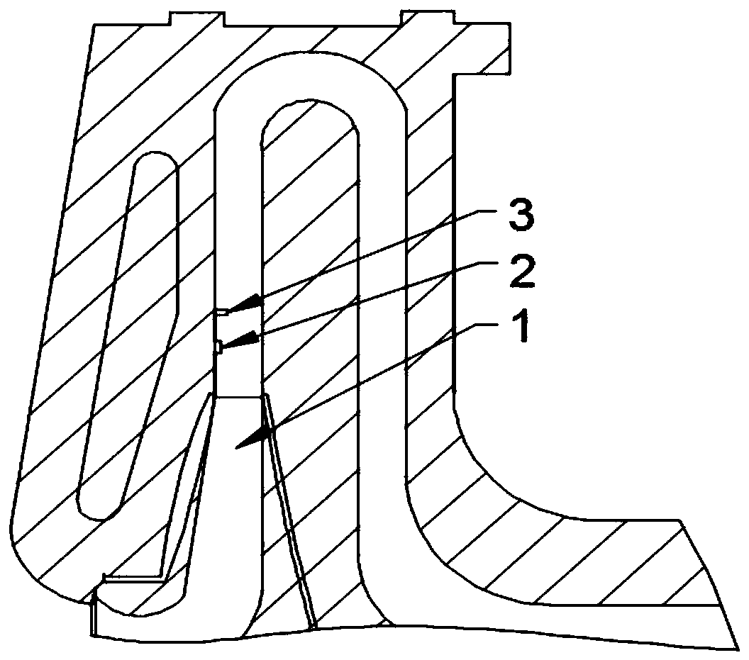 Structure and method for reducing surge phenomenon of centrifugal compressor and automatically adjusting flow