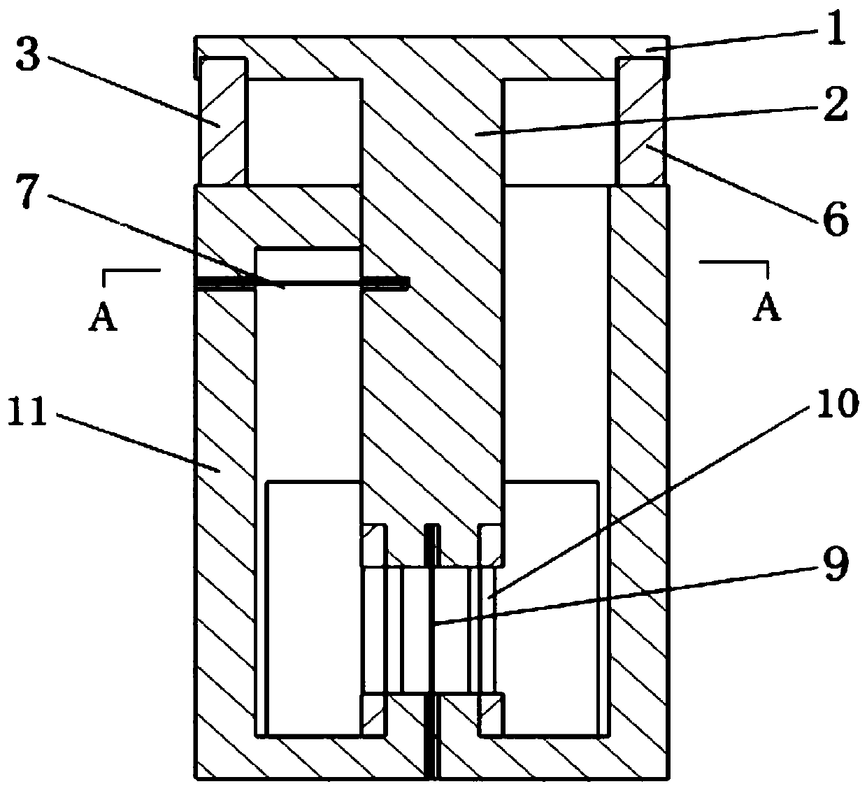 A fiber grating sensor and tire three-way force measuring device