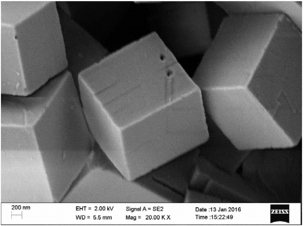 Method for synthesizing hierarchical-pore SAPO-34 molecular sieve through post-treatment of solid acid