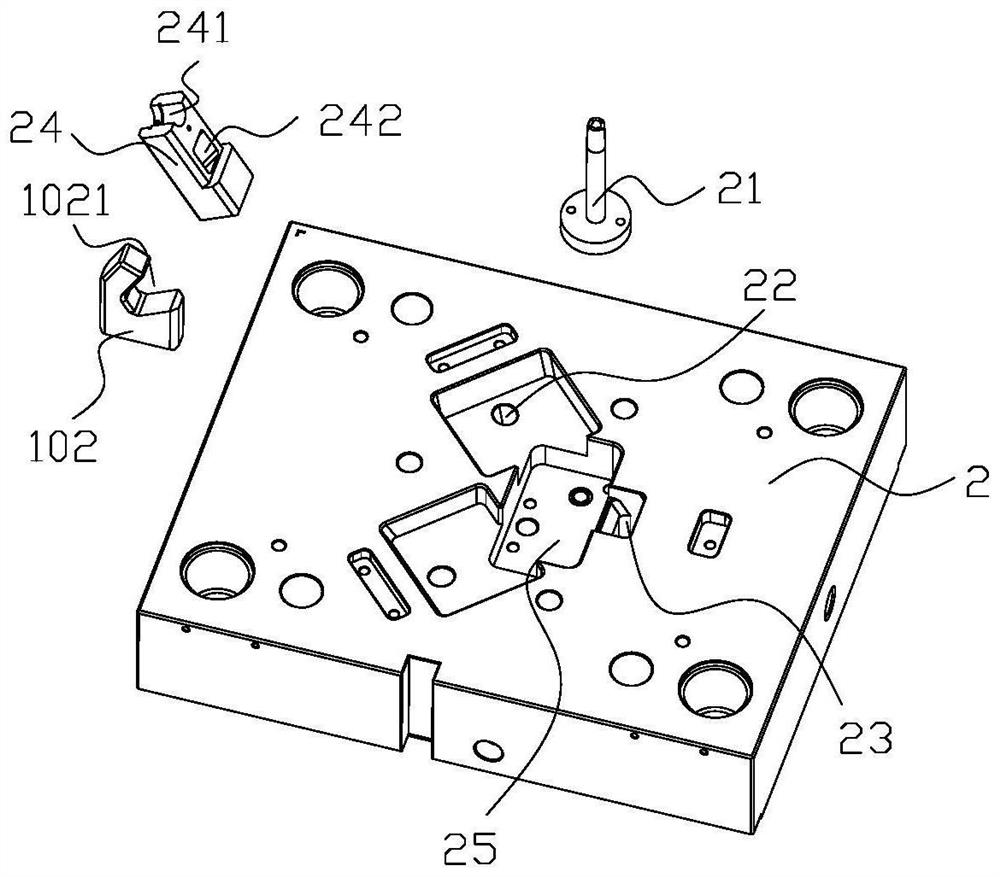 A tee pipe and its injection mold and method