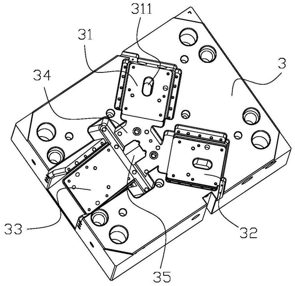 A tee pipe and its injection mold and method