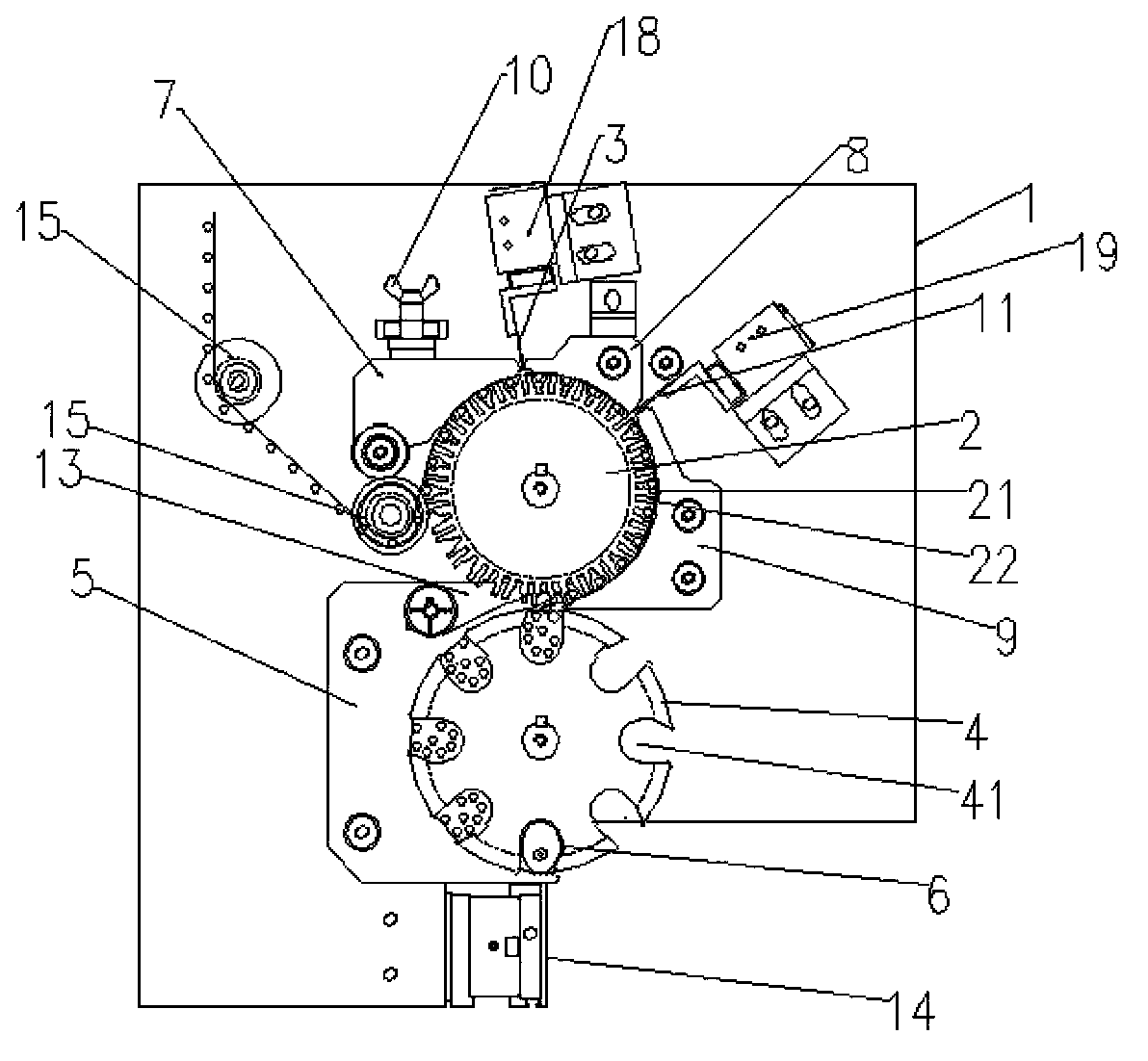 Slitting and feeding device for row straw