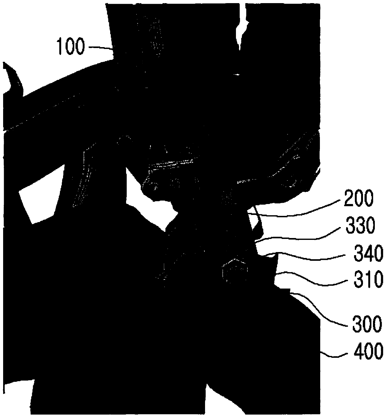 Electric vehicle comprising cross member for increasing lateral movement