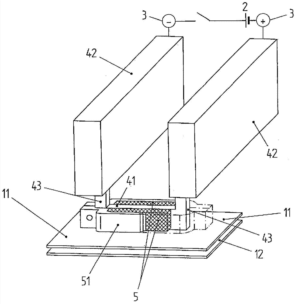 Electromagnetic pulse welding apparatus incorporating cooling insulators for welding metal sheets