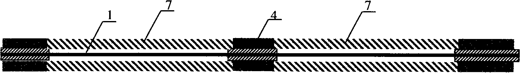 Distributed type non-slippage optical fiber strain sensor and manufacturing method thereof