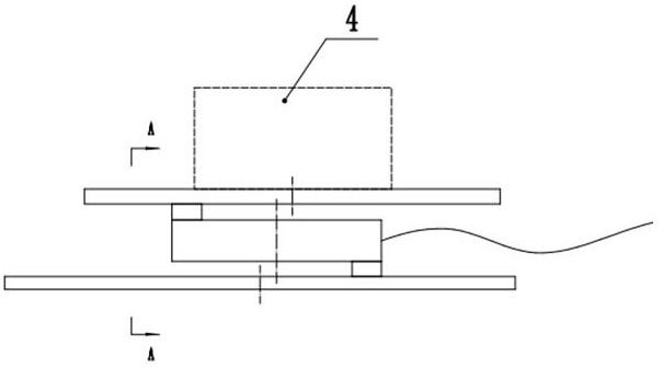 High-rigidity and low-unbalance-load weighing pallet and manufacturing method thereof