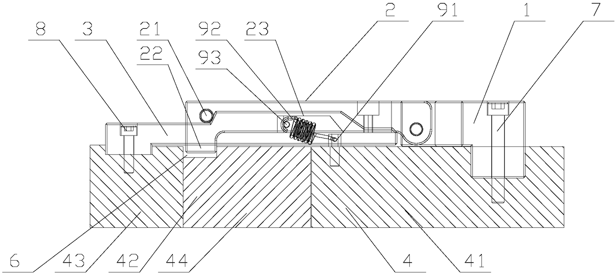 High temperature mold locking device and operation method