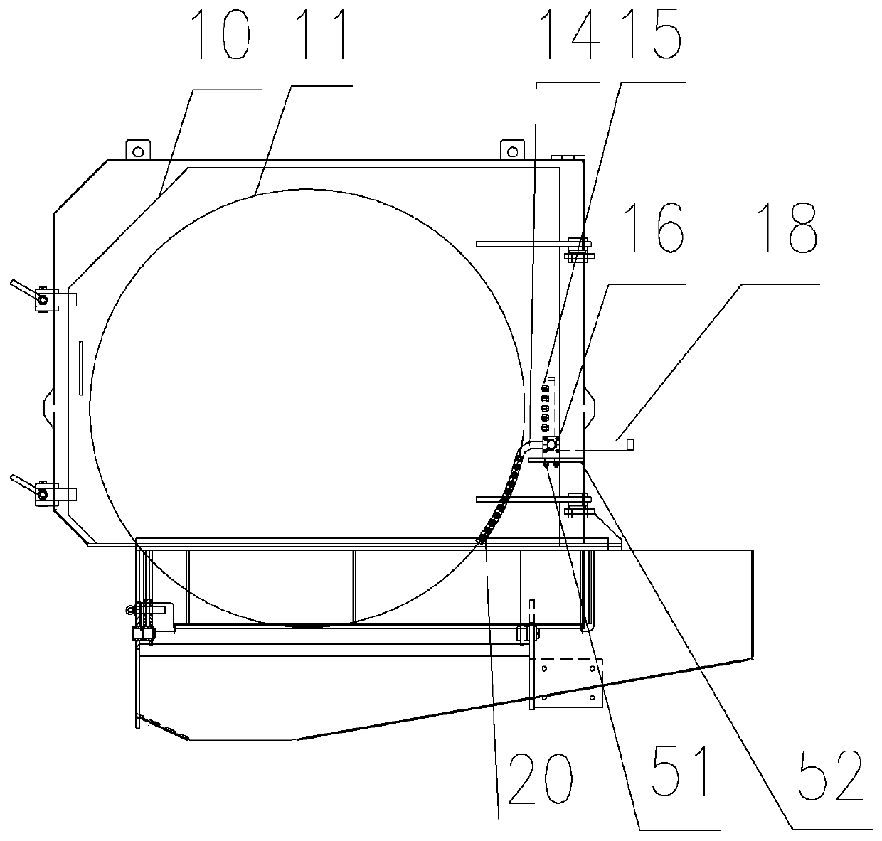 Adjustable dust flushing device for stainless steel saw-cutting and hot-rolling