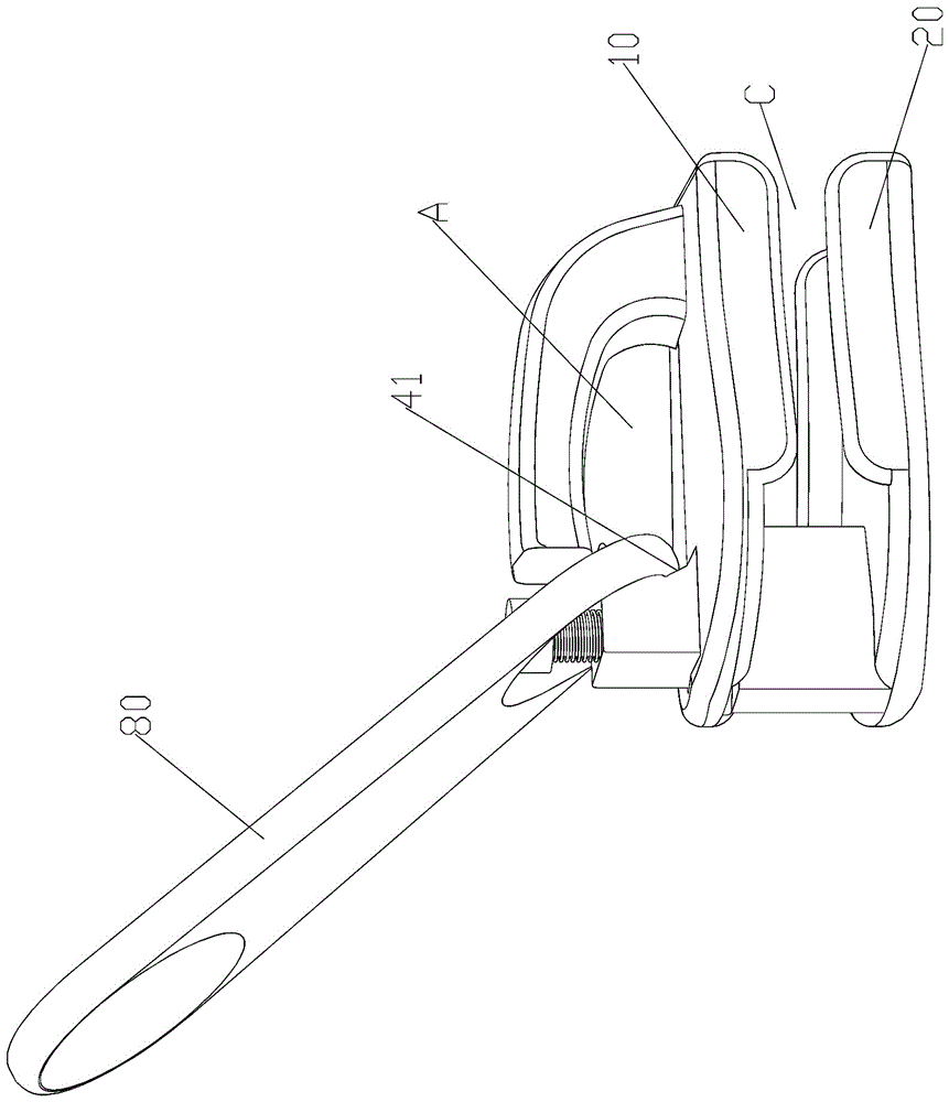 Anti-pinch puller easily replaceable in pull piece