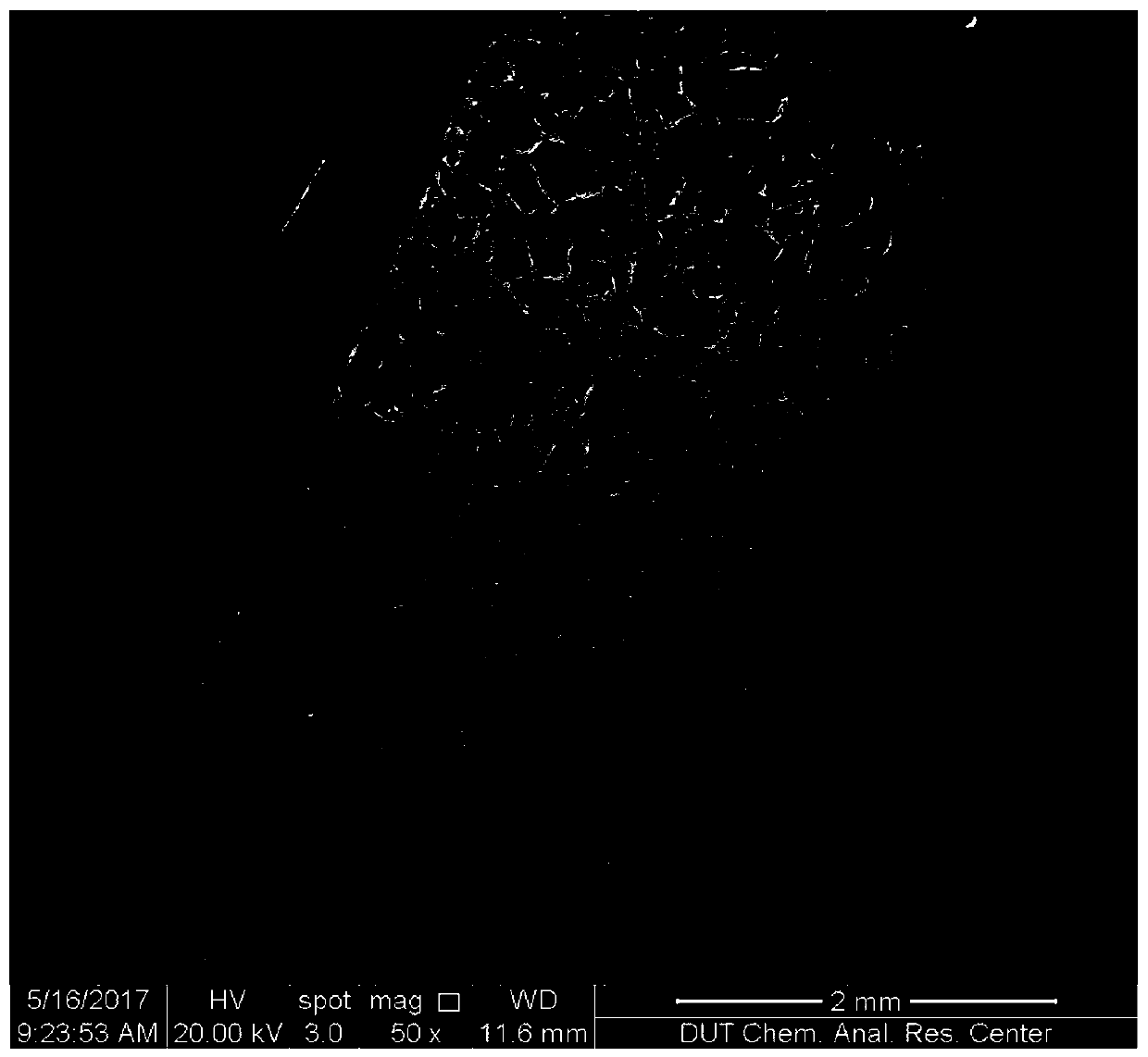 A chitosan-based gradient biomimetic composite scaffold material and its construction method