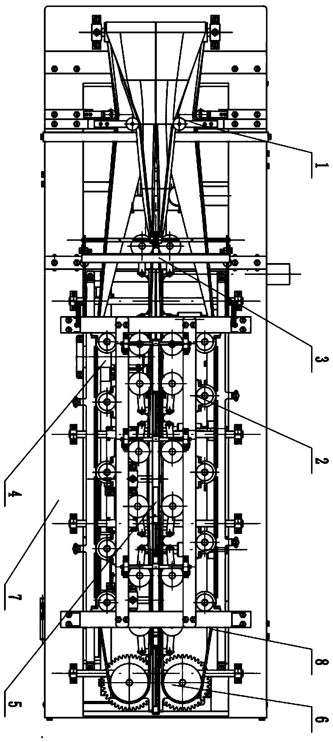 Automatic splitting and evisceration device of freshwater fish body