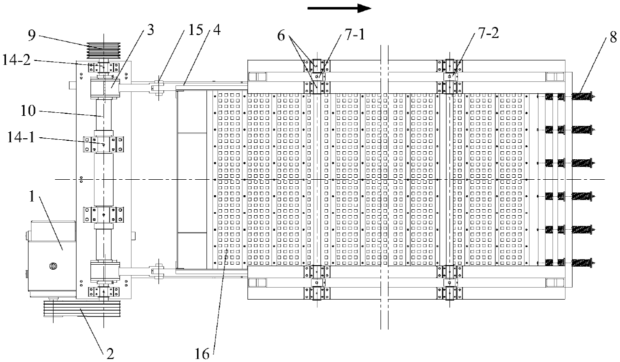 A self-balancing unilaterally driven oscillating screen with two-way damping device