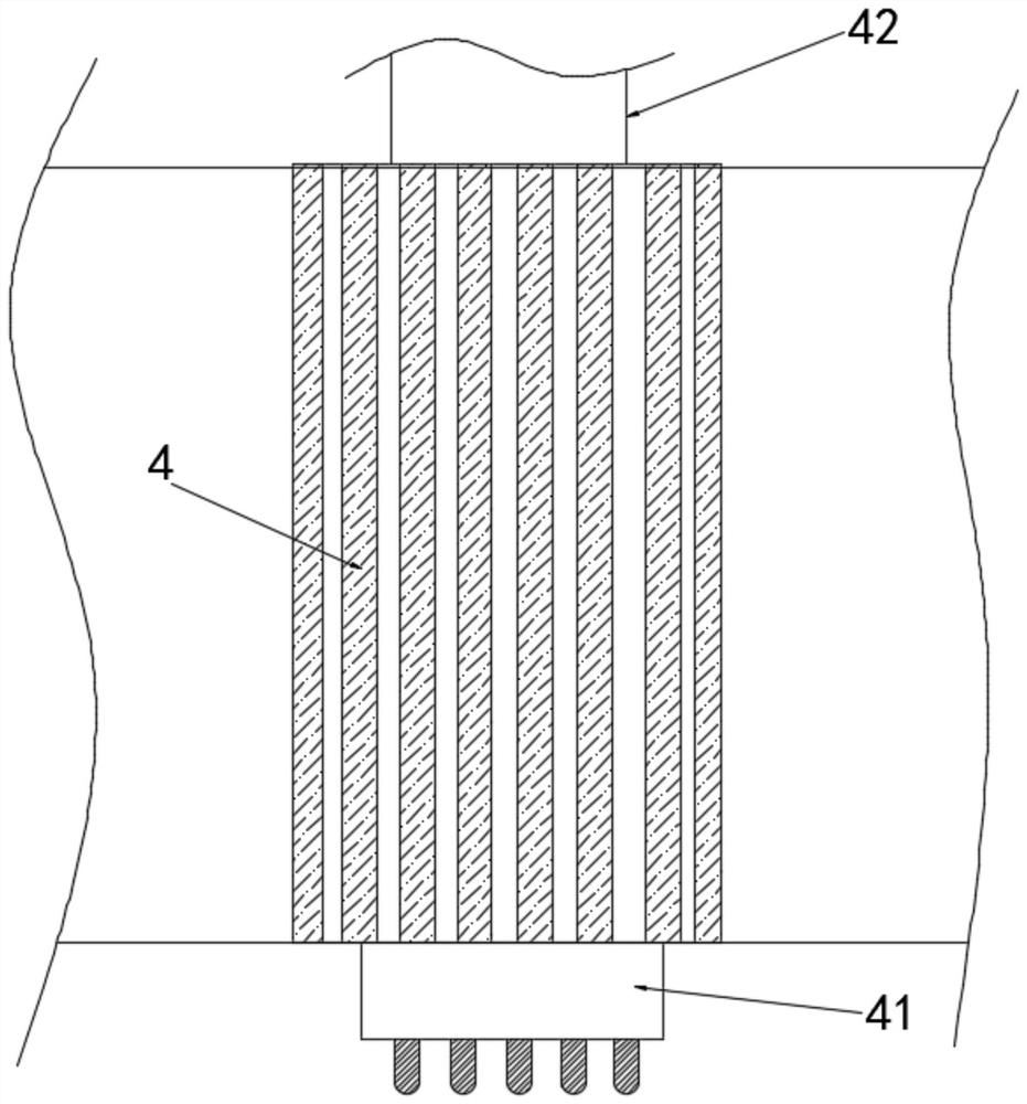 Auxiliary device for sewing double-layer clothes for sewing machine