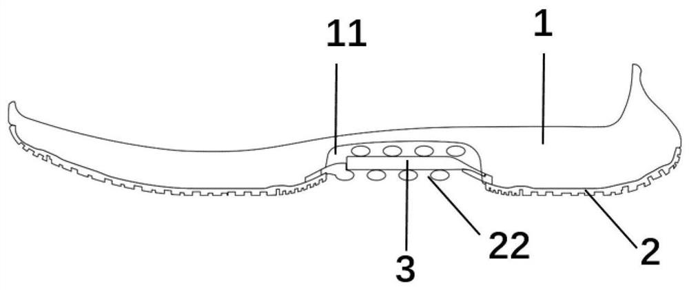 Shoe sole with anti-torsion balance structure