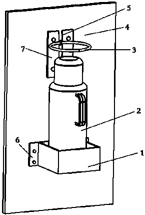 Fixing and protecting device of thermos