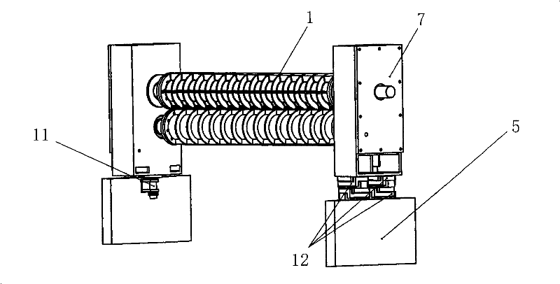 Transversely cutting device of paper cutter with double flying knives and method for adjusting length and squareness of cut paper