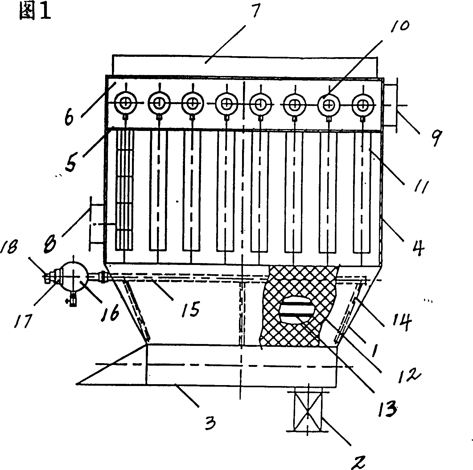 Pulse spray bag type dust remover of big anti-block ash bucket