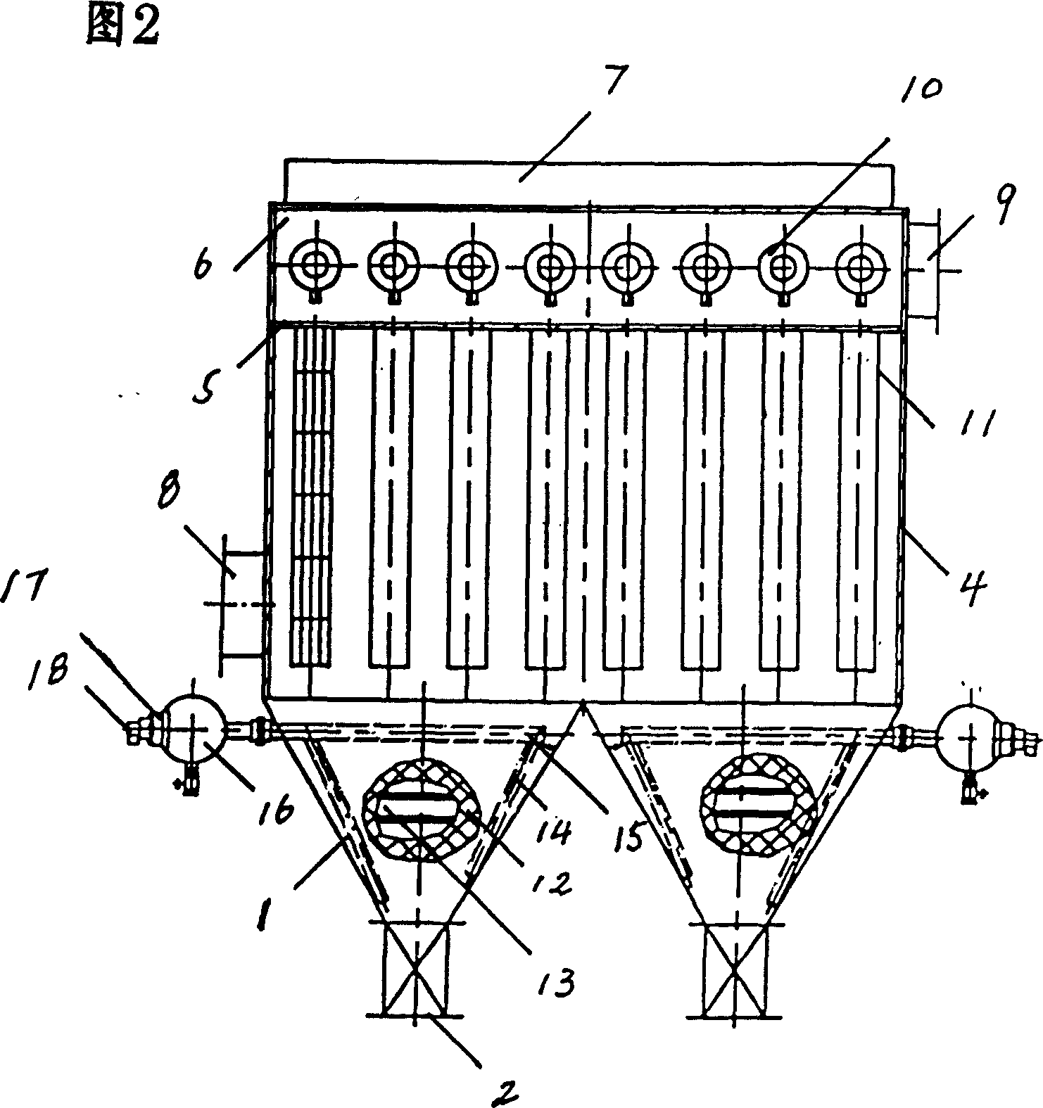 Pulse spray bag type dust remover of big anti-block ash bucket