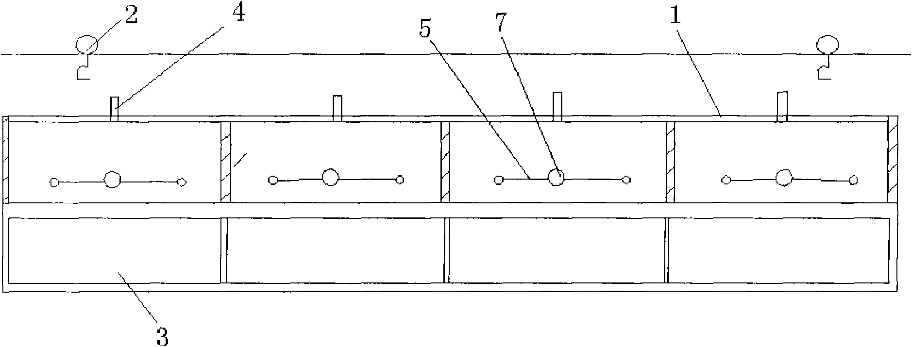 Net cage plug flow type fermentation device and operational method thereof