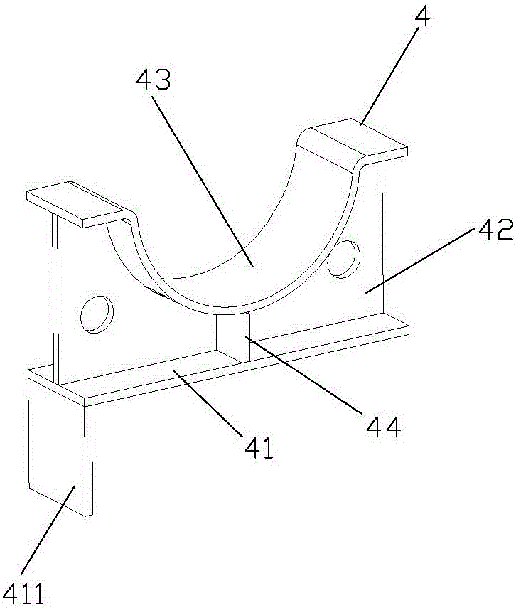 Deformation resistant welding clamp for pipeline assembly and method for preventing pipeline assembly from deformation by utilizing clamp