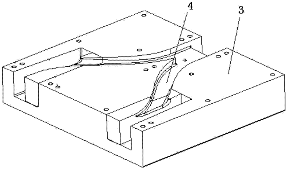 Integrated manufacturing method of composite material cavity member