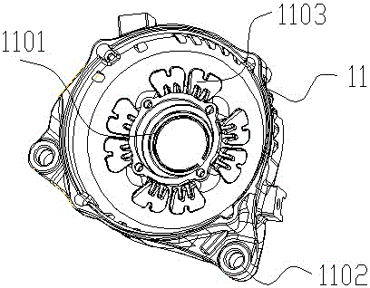 Segmented holding claw vehicle clamp for engine end cover with small housing hole