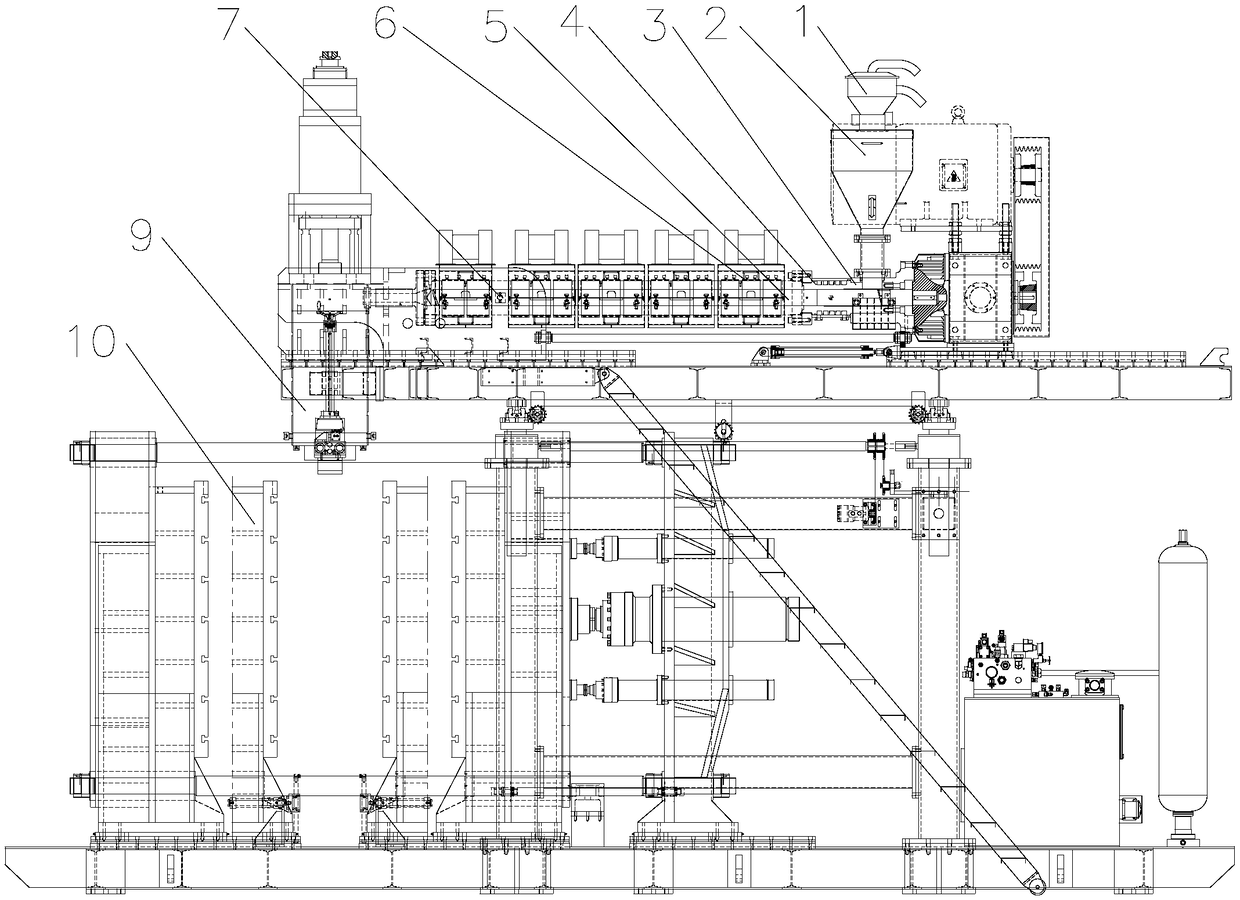 Foam blow-molding machine and micro-foaming hollow molding method thereof