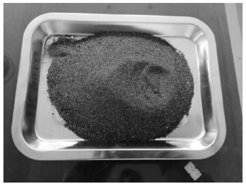 Preparation method for cement-based porous material comprising iron tailings and vitrified beads