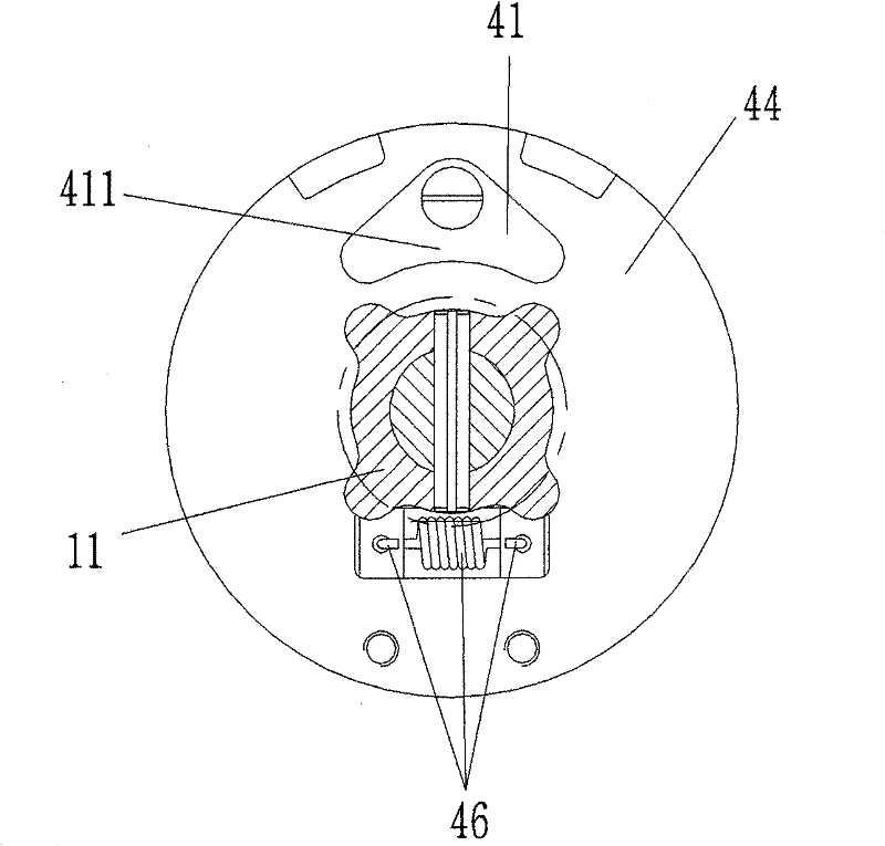 A manual lifting device with automatic clutch