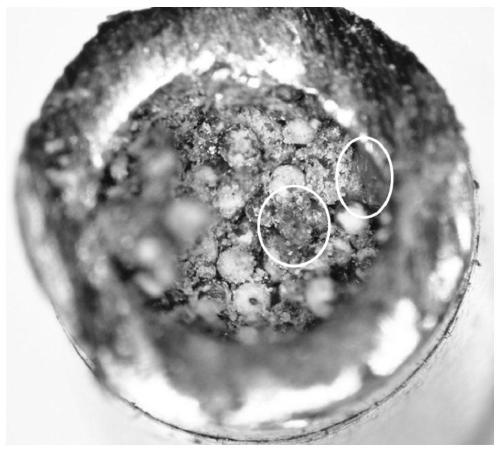 Crack plugging agent based on expansion particles and solidifiable particless