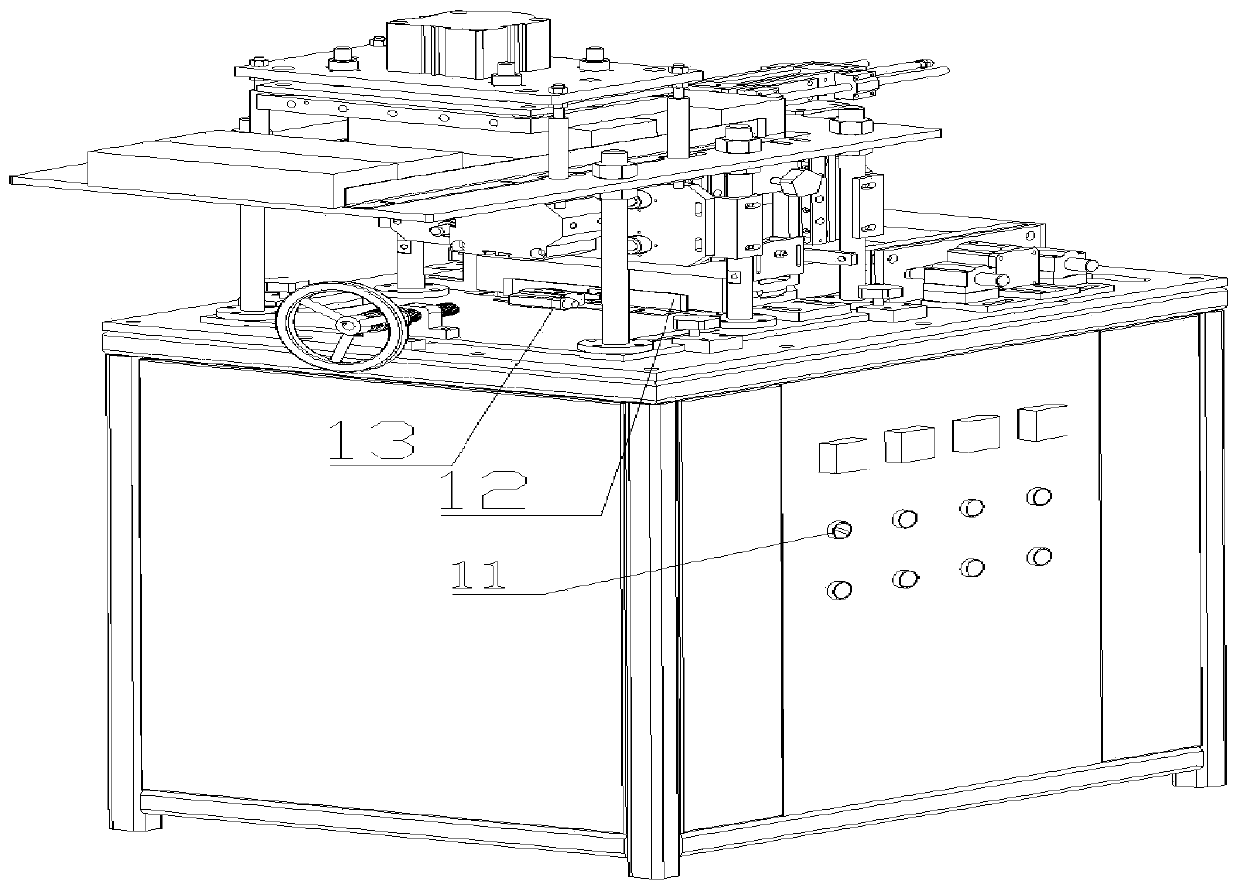 A carton transparent shaping device used in special cigarette packaging