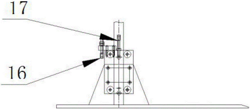 Inverse-7 type automatic paper collecting machine