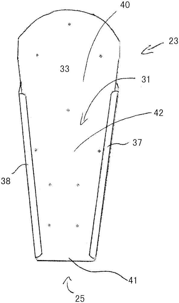 Distributor device and method for feeding rod processing machine in tobacco industry with stream of products made of fibrous material