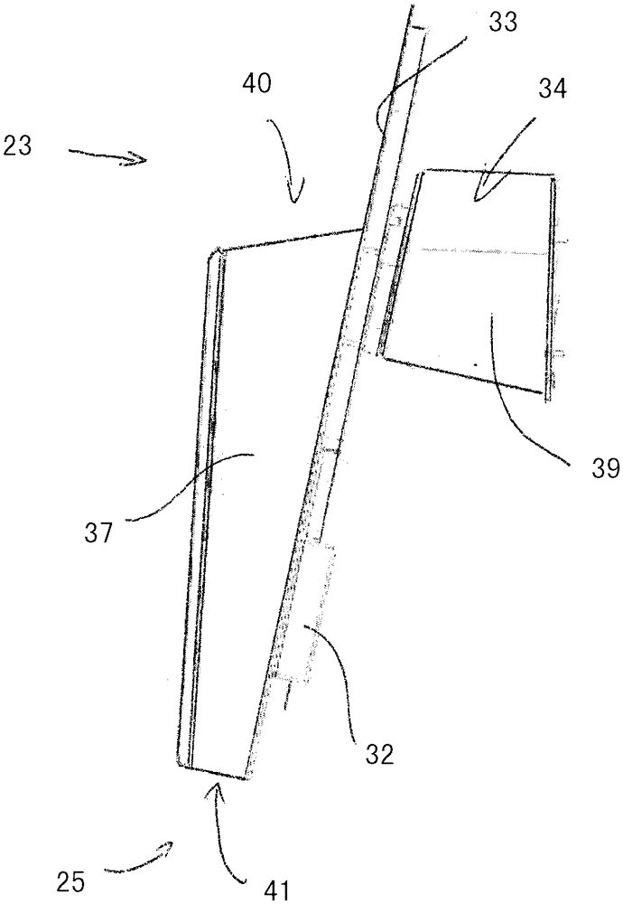 Distributor device and method for feeding rod processing machine in tobacco industry with stream of products made of fibrous material