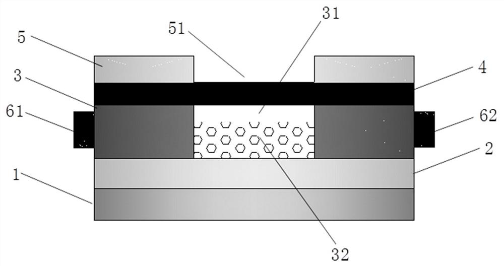 A photothermal detector with improved detection accuracy and preparation method thereof