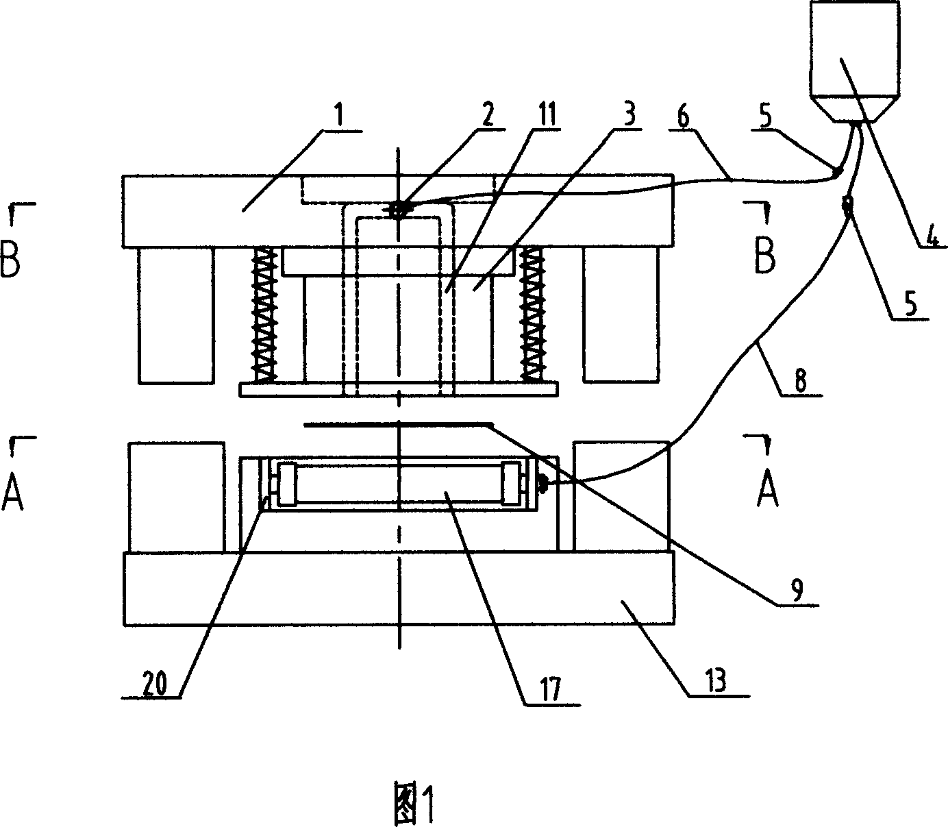 Automatic lubricating device for stamping die