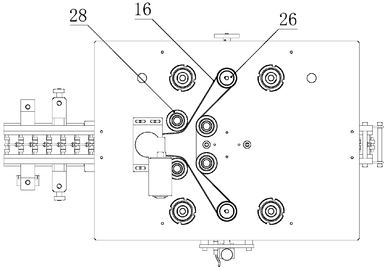 A mechanism for a filling machine with synchronous bottle feeding and positioning functions