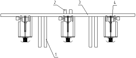 Cotton topping device and method for inhibiting cotton leaves from being damaged