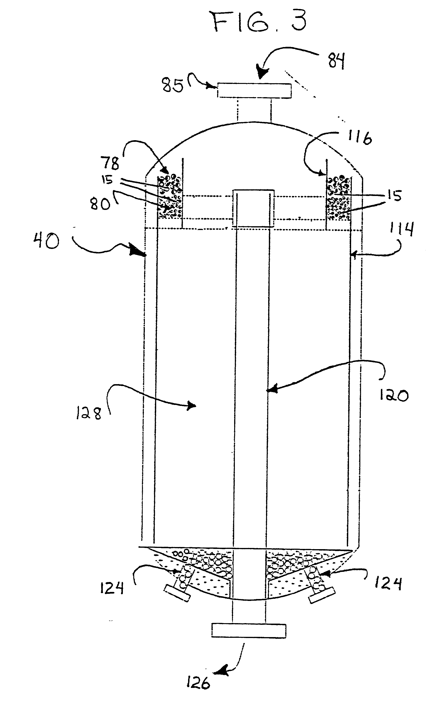 Filtering medium and method for contacting solids-containing feeds for chemical reactors