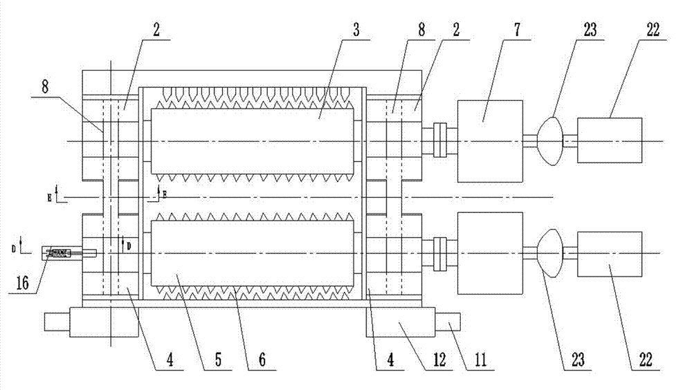 Double-geared roller strong graded crusher capable of adjusting and controlling particle size continuously