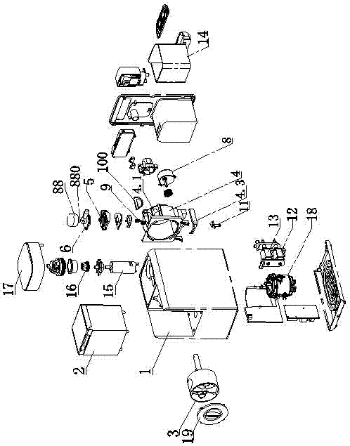 Grinding coffee maker with function of automatic water injection