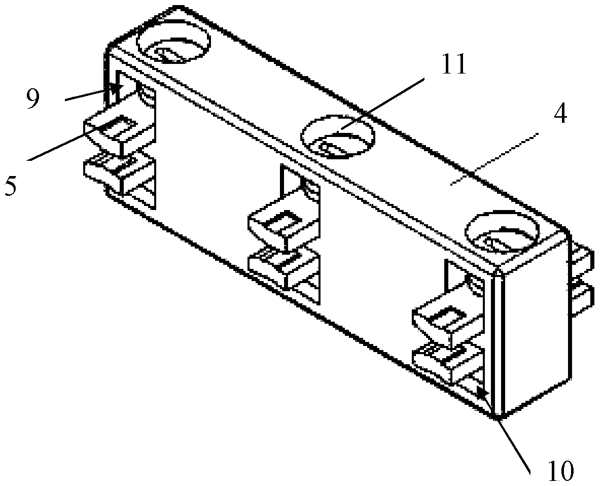 Isolating switch moving contact group capable of improving contact stability