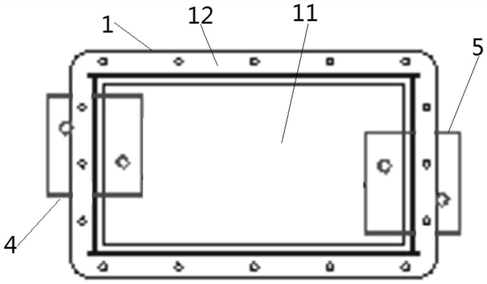 A pipe bundle structure of a ship's water-penetrating airtight tank