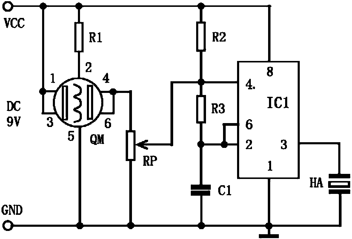 Combustible gas and smog leakage reminding device