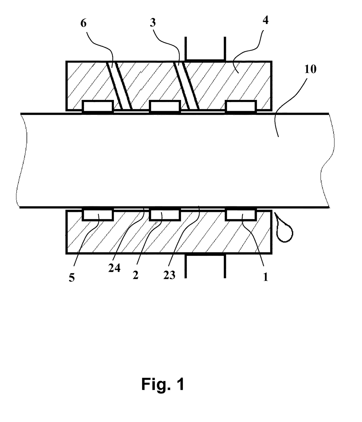 A method of feeding a sealing medium into a liquor filter and a liquor filter