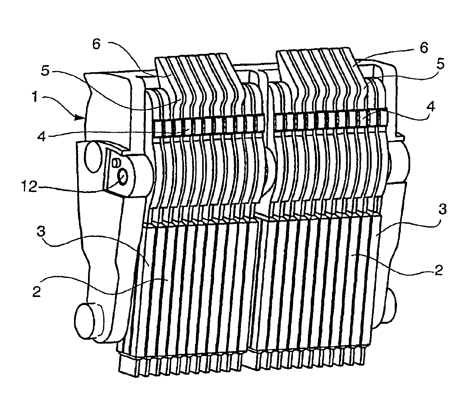 Switching arrangement for low-voltage circuit breakers