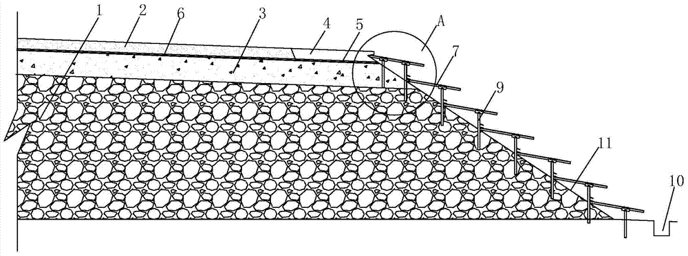 Water-resistant ventilation type protective structure for roadbed slope