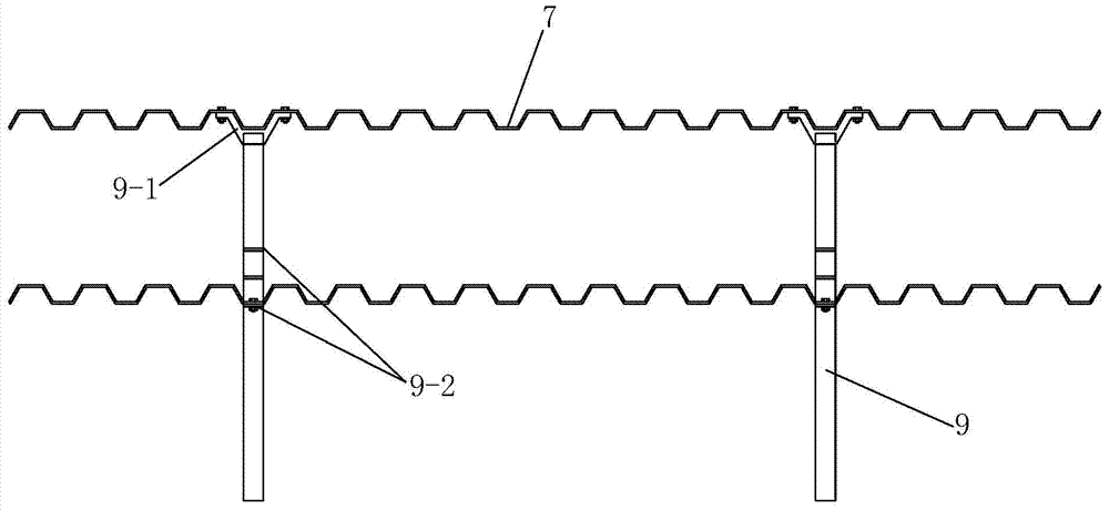 Water-resistant ventilation type protective structure for roadbed slope