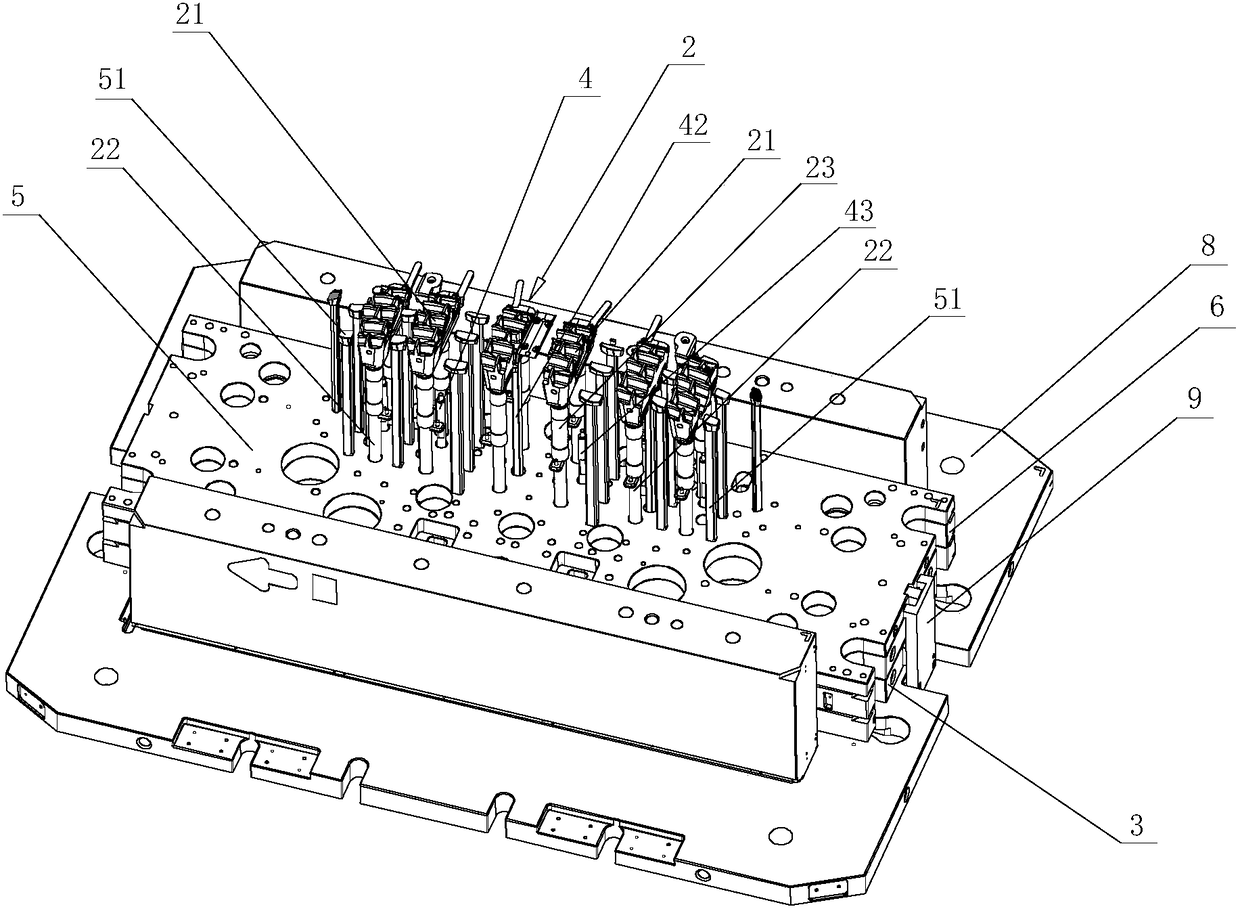 Injection mold with direct-ejecting sprue forcible-disengaging structure